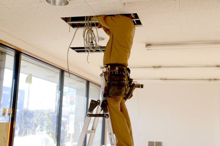 電気工事の作業員
